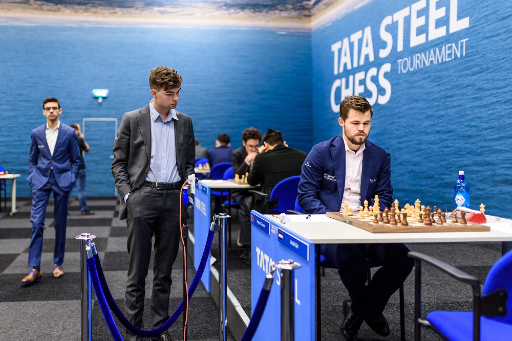 World champion Carlsen in Wijk aan Zee